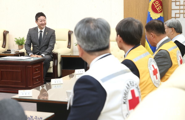 김진경 의장, 적십자 특별회비 전달…“따뜻한 나눔으로 희망을”